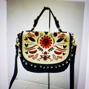 DISNEY BOUTIQUE FAUX LEATHER Ebroidered Floral Black and Cream Purse